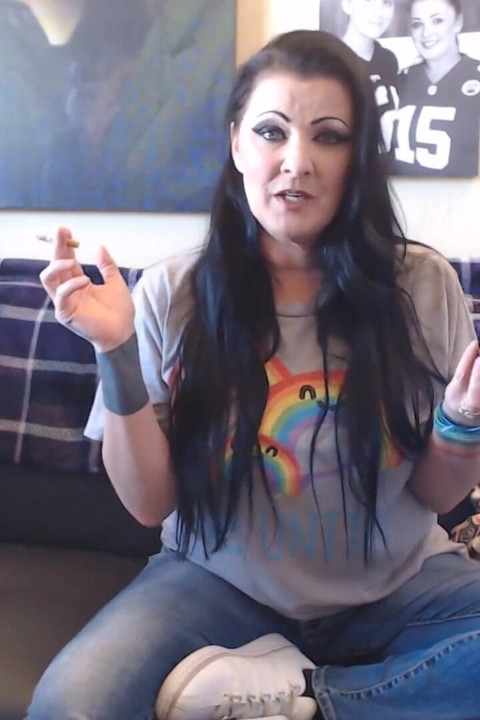 Mocking the obsessed smoke lover