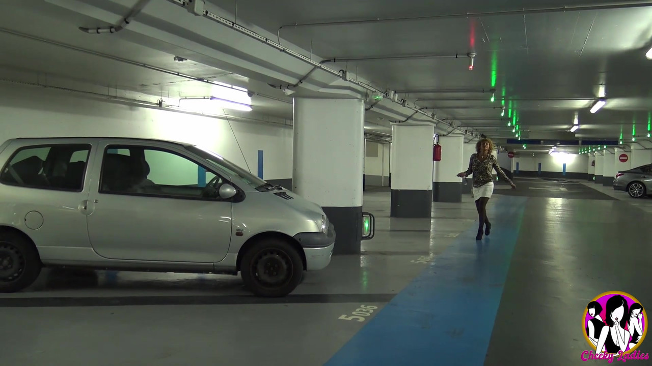 黑人熟女与双插玩重口味3P