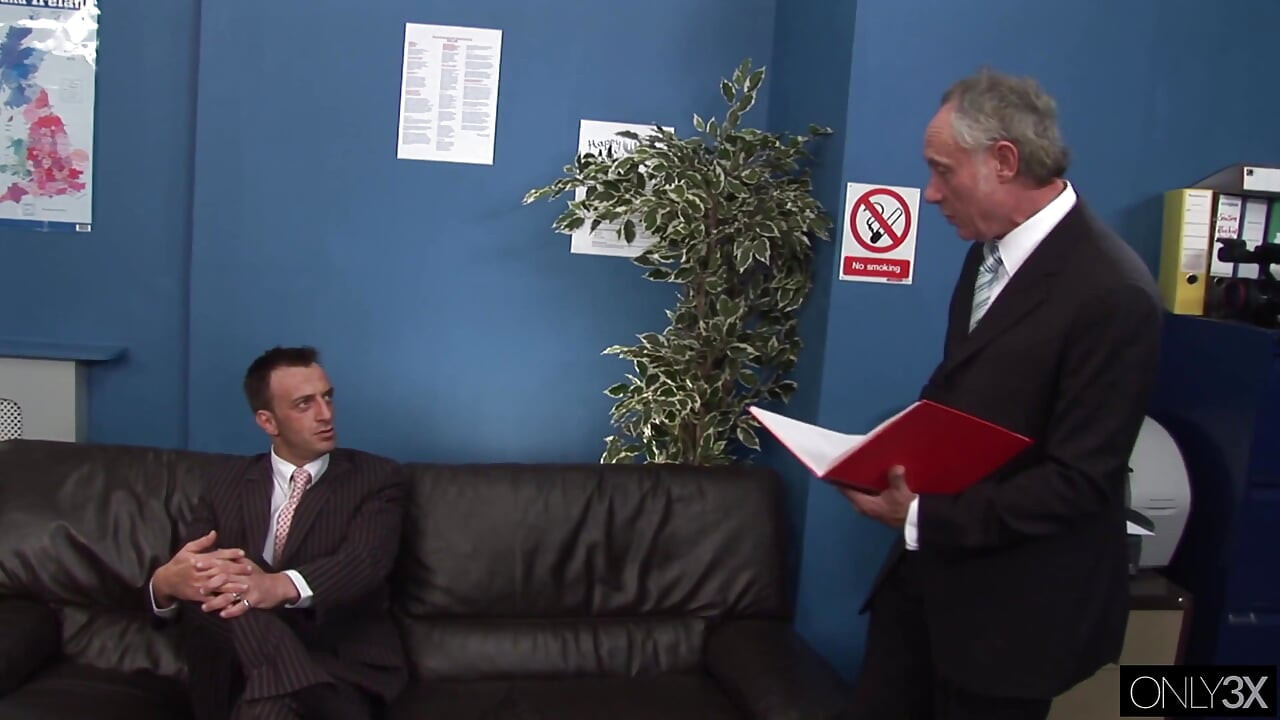 Stacey dan dani bergiliran mengisap kontol dan bercinta untuk pekerjaan terbaik premium edit