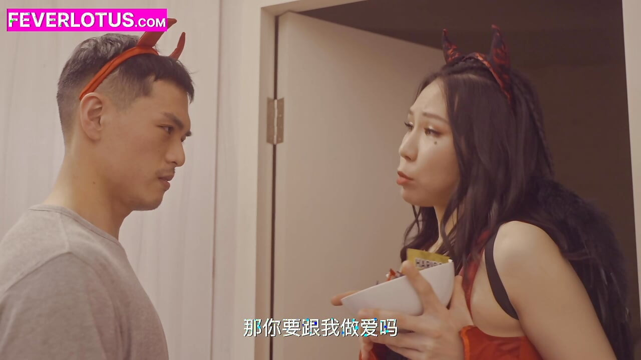 חמודה טייוואנית קטנטנה - ציצים קטנים וקופצים בפראות