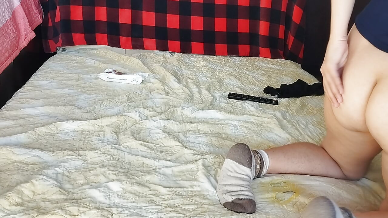 Sexy wife serves breakfast in the bedroom. Lick the wife's juicy pussy until orgasm.