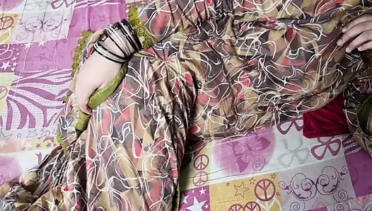 20 yaşındaki ince güzel twerk yapıyor ve büyük büyük götünü gösteriyor