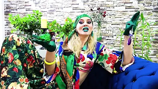 Kiss Poison Ivy 's Green Lips