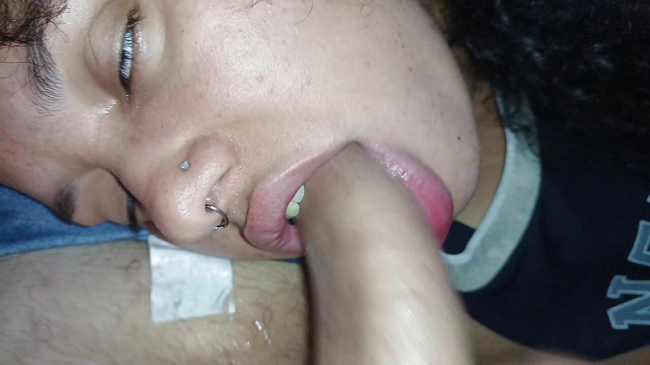 UNTANDO DELICIOSAMENTE LA CARA DE LA ZORRA CON UN MONTÓN DE CREAMPIE