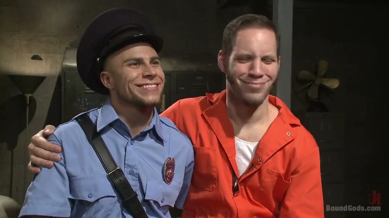 Arrogant Cop Tormented by His Prisoner,Bound gods