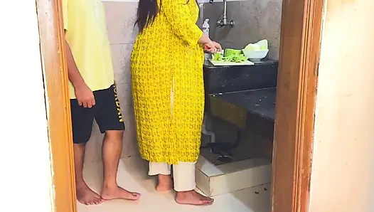 Suddenly I Fucked My Stepmother in Law While She Was Cutting Curry in the Kitchen - Desi Rough Sex