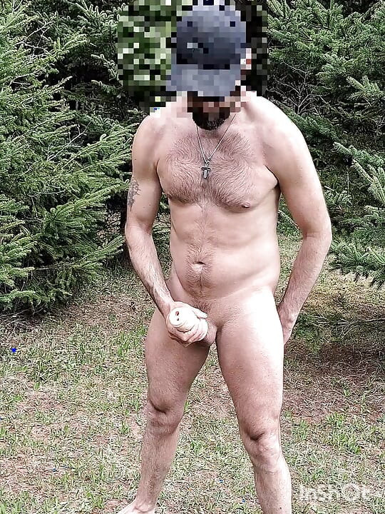 Nakedpuller enjoying some outdoor sun and has a great solo cum