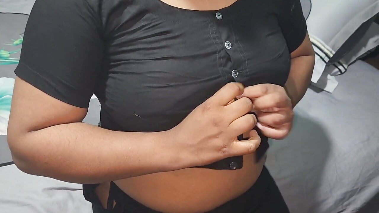 집에서 새아빠가 없을 때 의붓오빠와 섹스하는 것을 즐기는 귀엽고 발정난 의붓여동생 (풀영화)