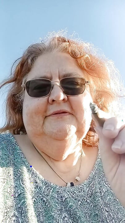 Beachy Smoke Break! I Took a Walk on the Windy Beach!