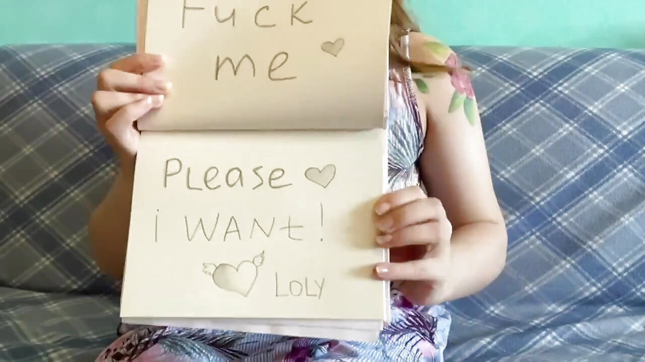 După facultate, drăguță se masturbează și ejaculează