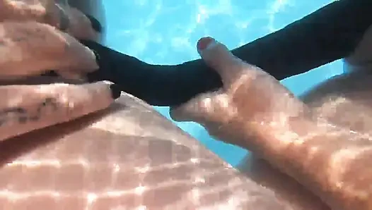 Camilla and Cheyenne Play with a double ended dildo in the pool