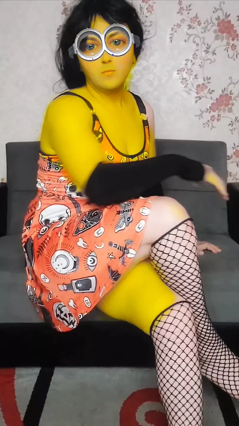 Minions Boy to Girl Shemale Yellow Legs