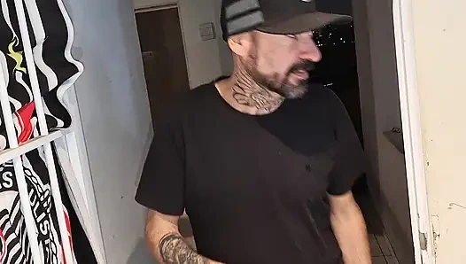 Külotsuz üvey kız üvey babasıyla domino oynuyor