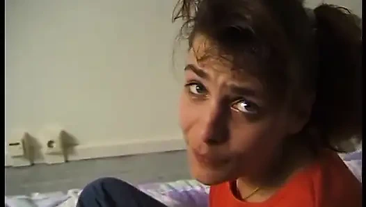 Esmer Vixen sikiliyor ve bakış açısıyla karnına boşalıyor