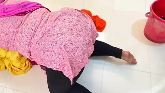 Ibu tiri mesir dengan pantat bahenol dan toket besar lagi cuci baju & lagi sange berat!