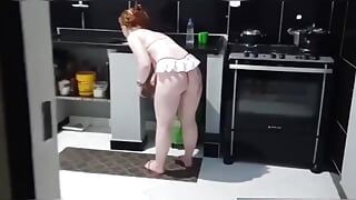 Marido encuentra esposa desnuda haciendo el almuerzo y luego tienen sexo