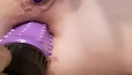 Close no orgasmo da buceta com brinquedos de dupla penetração