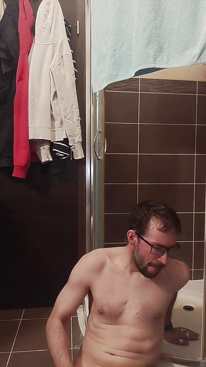 Jerking off a Cock in the Shower