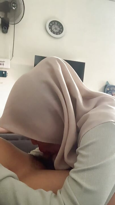 Quedándose en la sala de estar cuando la casa está en silencio