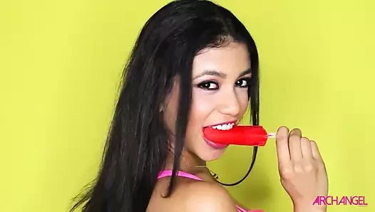 Archangel - ein latina-teenager veronica Rodriguez sahnt auf großen weißen schwanz