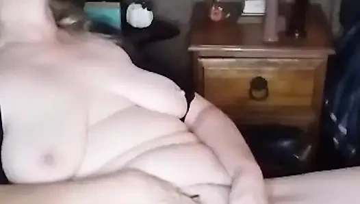 Ein geiler orgasmus für diese sexy bBW! Sexy MILF bBW macht ein bisschen tanz Und wichst dann!