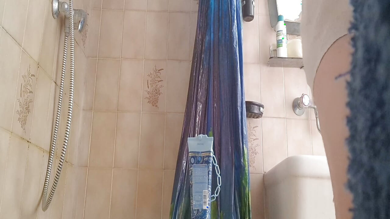 Italian Mature Full Bush Peeing Wet In Shower