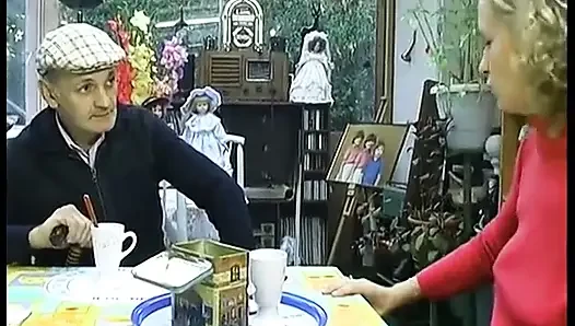 Dede yeni bir araba karşılığında genç bir kaltağı sikiyor