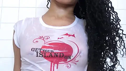 Waktunya pakai kaos basah- si cantik rosie reed wet tee menggoda dengan toket kecil -1080p hd