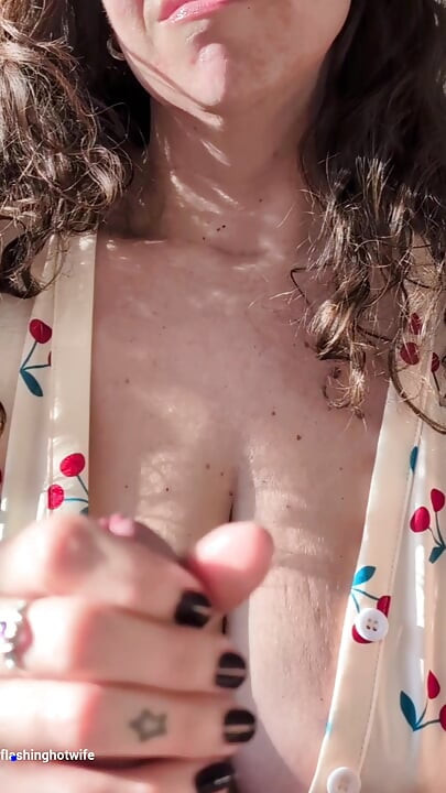 발정나서 따먹히는 핫와이프