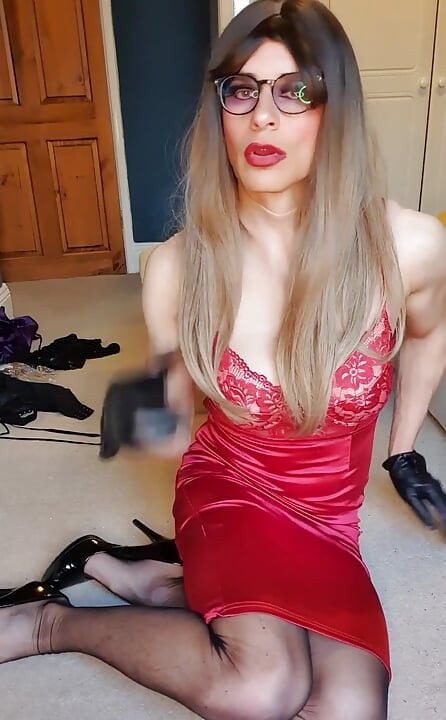 Я отримую твоє серце? Стискаю мої цицьки в моїх милих шкіряних рукавичках?