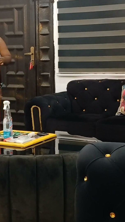 Terli Bbw temizlikçi kız ortahafta rötuşlar yapıyor - Mara Exotic | Bölüm 2