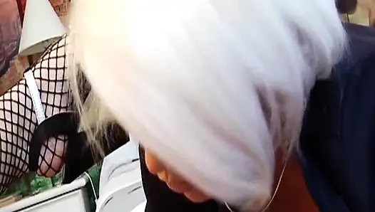 Tombul Fransız orta yaşlı seksi kadın ile özel fetiş gösterisi