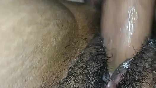 CREAMPIE-MUSCHI, FÜLLT SCHLAMPES MUSCHI MIT HEISSEM SPERMA