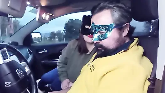 Menampar muka di dalam mobil