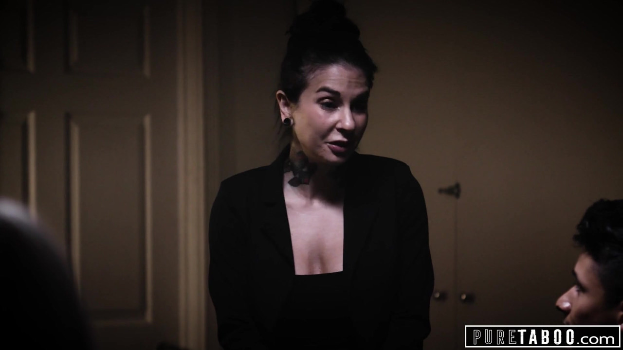 純粋なタブー、セクシートランスガールが悲しみの男をやる