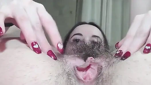 Волосатая киска крупным планом