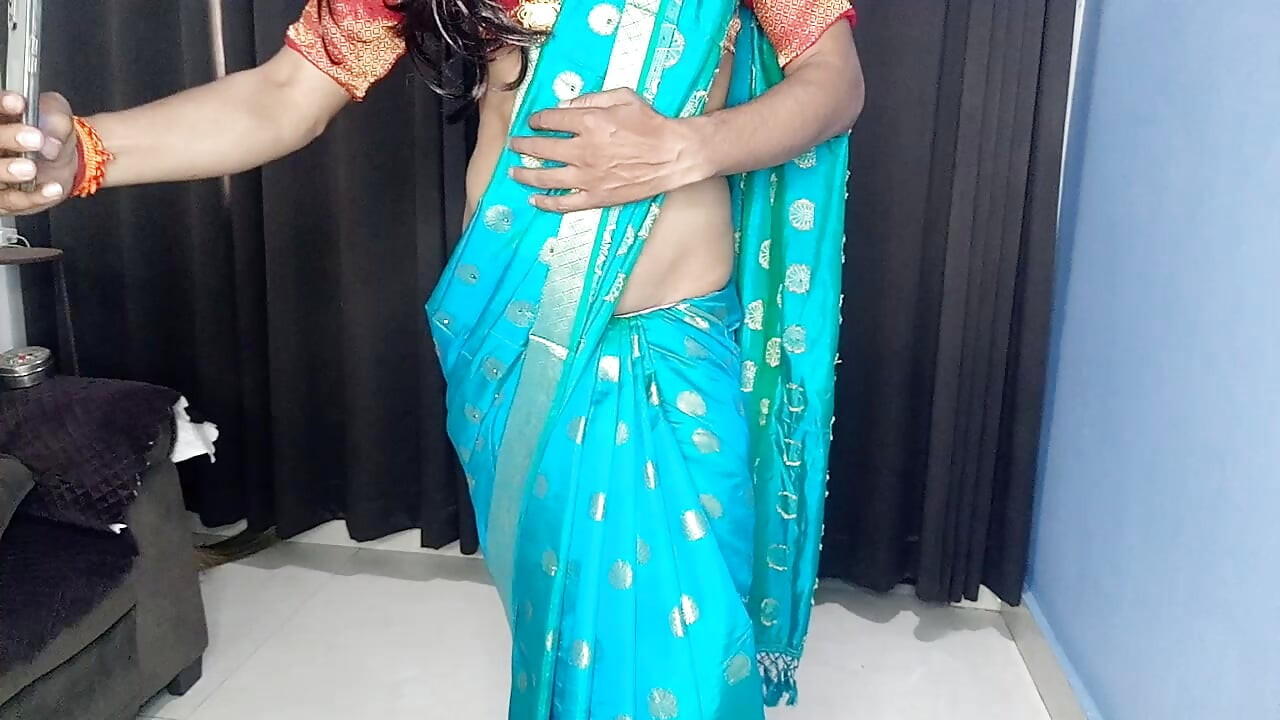 Indian house wife remove sexy saree