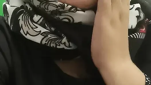 Genç bir dul ilgi istiyor.
