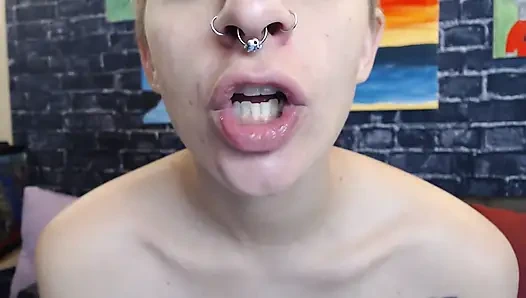 Büyük rujsuz dudaklar