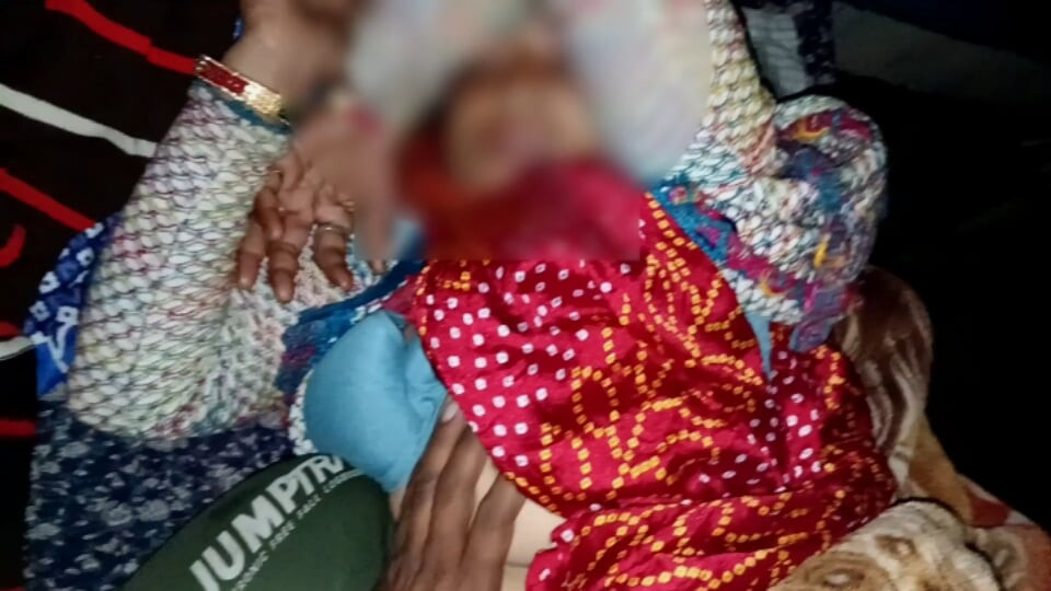 Today, brother-in-law romances his sister-in-law in a blanket, sobbing is taking my love.