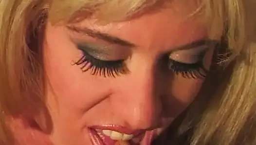 Wilde Taxifahrt mit geiler Blondine