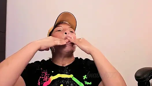 Tinju sialan mulut saya