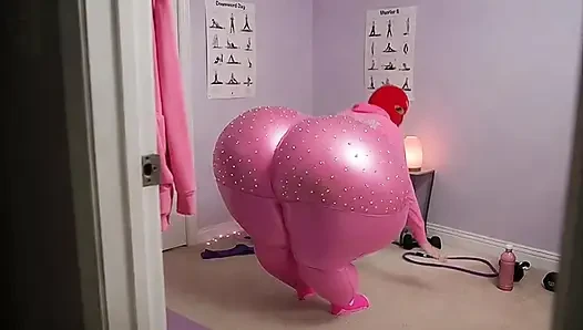 Büyük götlü şehvetli pembe yoga kızı tangayla soyunuyor