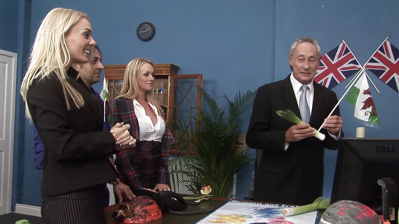 Brit kurvák orgiában