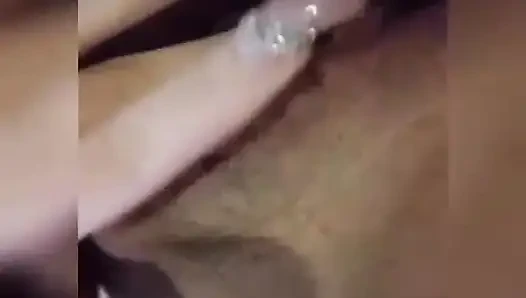 Video baru lagi sendirian! Aku lagi asik nikmatin tubuhku dan berakhir dengan kenikmatan!