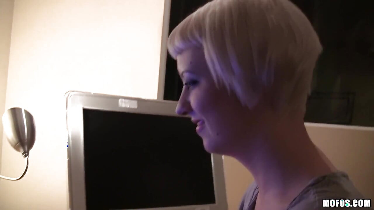 Znam tę dziewczynę - Blonde Cherry Torn i Chuck Get Dirty na komputerze z jakąś Hardcore Outie Cipki Sex Action