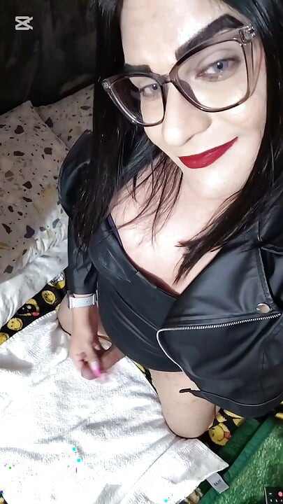 Tgirl fierbinte în lenjerie sexy