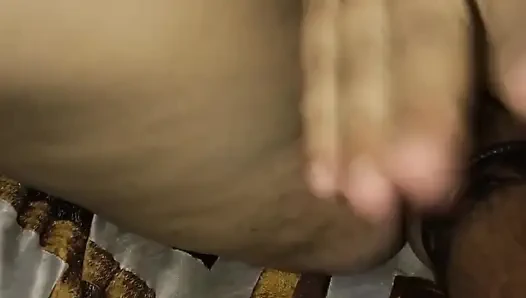 Istri India di-fisting untuk pertama kalinya