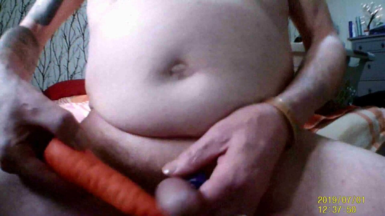 little tittpis cumshot