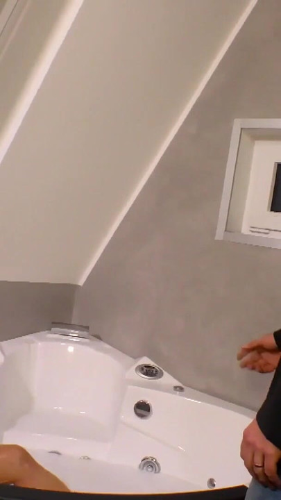 Stunning moment from "Geiles Teen im Badezimmer gefickt"